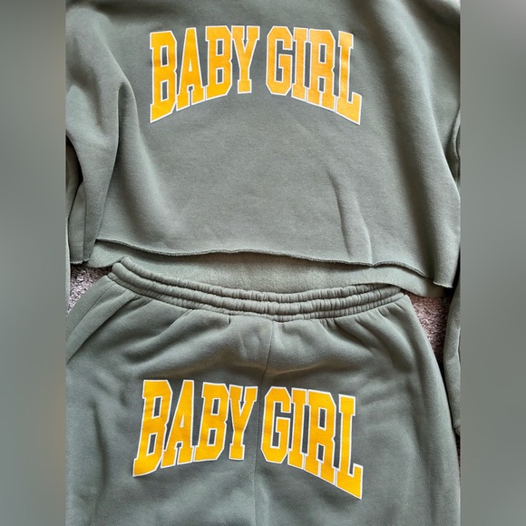 Olive Green Women's Hoodie and Jogger Set l Size Large - Picture 4 of 5